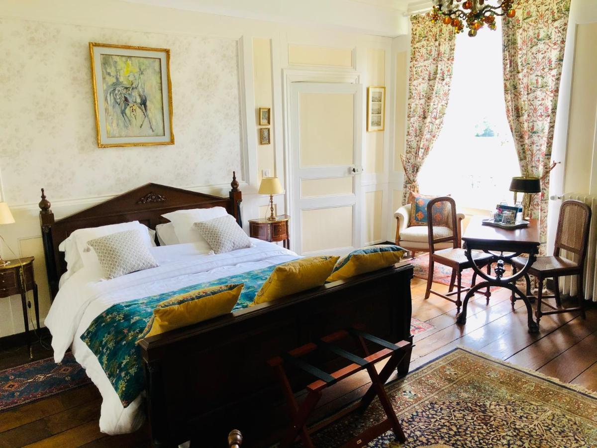 Chambres D'Hotes Chateau De La Croix Chemin Saint-Leger-des-Pres Luaran gambar